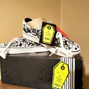 Nightmare Before Christmas VANS NWT Unisex men size 5 women’s 6.5